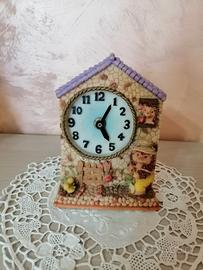 Orologio da tavolo funzionante in resina.