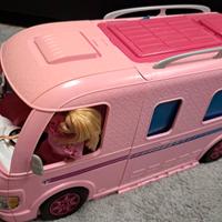 Camper dei Sogni di Barbie con piscina, bagno...