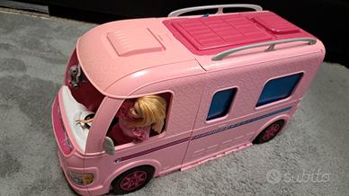 Camper dei Sogni di Barbie con piscina, bagno...