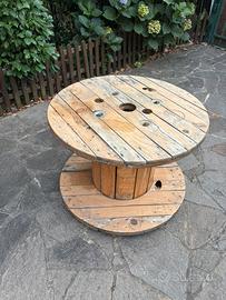 Tavolino rustico da bobina in legno con ruote