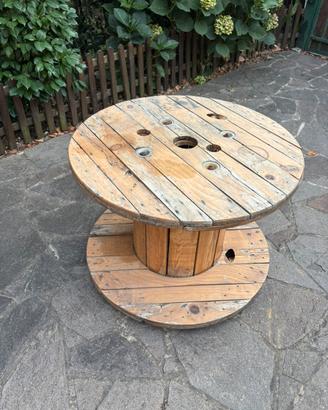 Tavolino rustico da bobina in legno con ruote