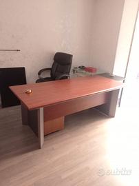 Scrivania da ufficio in legno di ciliegio