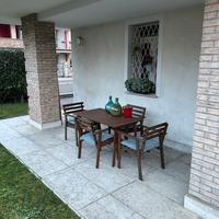 Tavolo in legno da esterno