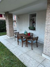 Tavolo in legno da esterno