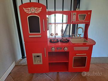 Cucina giocattolo in legno