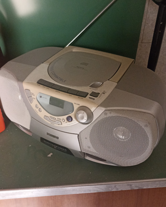 Stereo con lettore cd e mangianastri