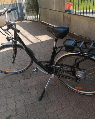 Bicicletta pedalata assistita 