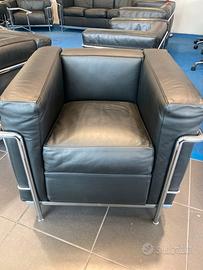 ALIVAR Poltrona LC2 in pelle Martellata nera