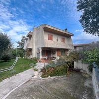 Via Lampedusa-200mq con giardino e box-Termoli