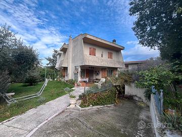 Via Lampedusa-200mq con giardino e box-Termoli