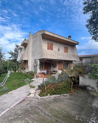 Via Lampedusa-200mq con giardino e box-Termoli
