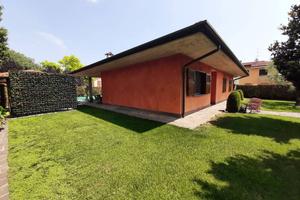 Villa di 255 m² con 4 locali e box auto doppio a C