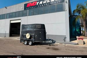 TRAILER VAN PER CAVALLI 2 POSTI MANGIATOIA SELLERI