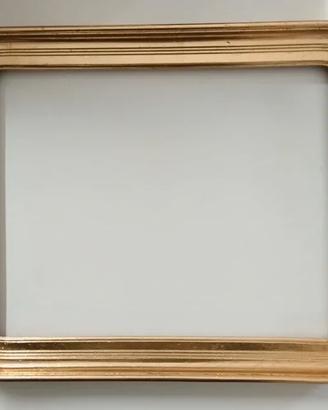 Cornice antica in legno in foglia oro cm 24 x30