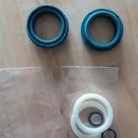 SKF  Kit Tenute forcella ROCKSHOX Stelo 32mm