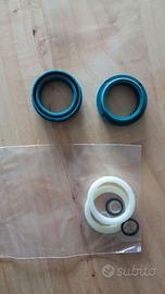 SKF  Kit Tenute forcella ROCKSHOX Stelo 32mm