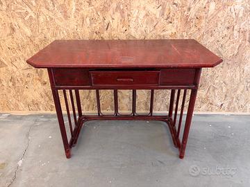 Scrivania in legno