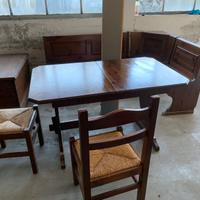 Cassapanca ad angolo con tavolo