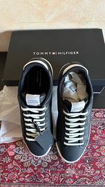 Tommy Hilfiger NUOVE (Taglia 45)- Mai usate