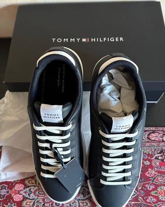 Tommy Hilfiger NUOVE (Taglia 45)- Mai usate