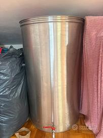 Recipiente in acciaio