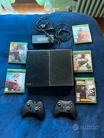 Xbox one con giochi e 2 controller