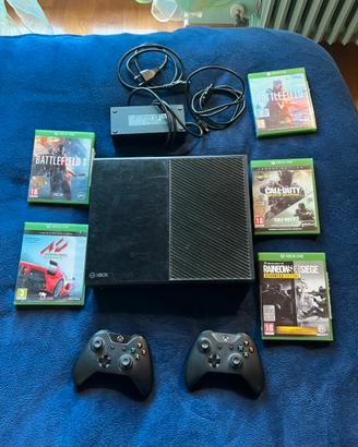 Xbox one con giochi e 2 controller