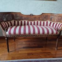 Divanetto antico in legno di noce (inizio 1900)