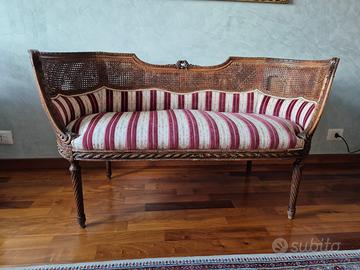 Divanetto antico in legno di noce (inizio 1900)