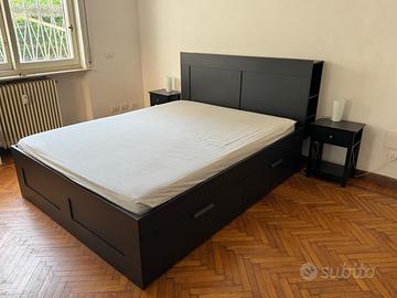Letto matrimoniale con cassetti e testiera