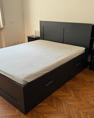 Letto matrimoniale con cassetti e testiera
