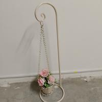 porta vaso in ferro completo di vaso e fiori