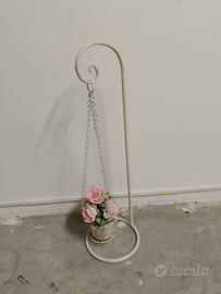 porta vaso in ferro completo di vaso e fiori