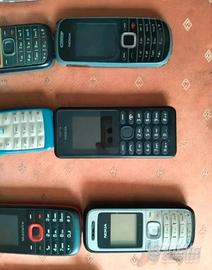 Cellulari vintage in blocco 