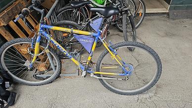 Bicicletta Mountain Bike 26" + Camera aria omaggio