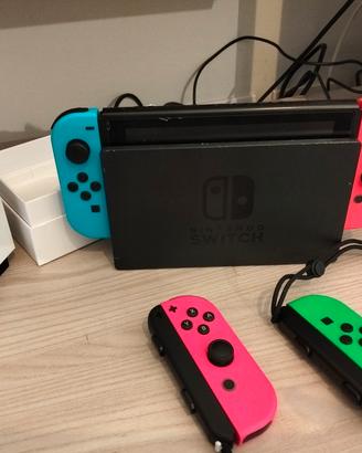 Nintendo switch+ 4 joystick+ custodia + 2 GIOCHI 