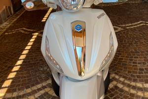 Beverly 300 anno 2019 km 12000
