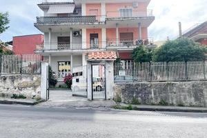 4 LOCALI A SANT'ANASTASIA