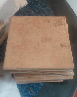 piastrelle 20x20  interne  nuove 