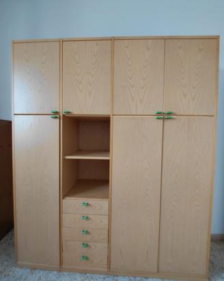 Armadio in legno per camera