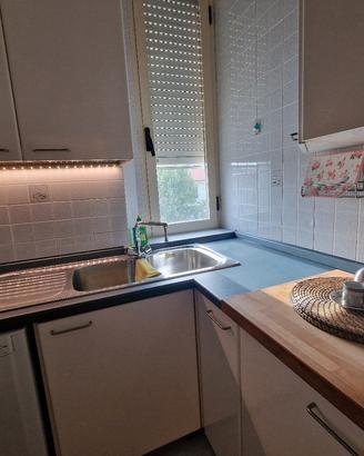 cucina completa con elettrodomestici 