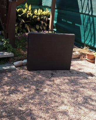 Tavolo e panchine da giardino