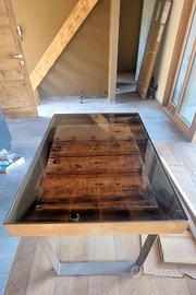 Tavolo artigianale con porta antica incastonata