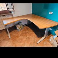 scrivania ikea angolare