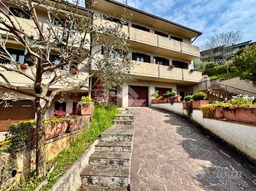 VILLA A SCHIERA A VILLA CARCINA