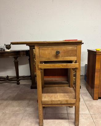 Tavolino in legno con prolunga laterale