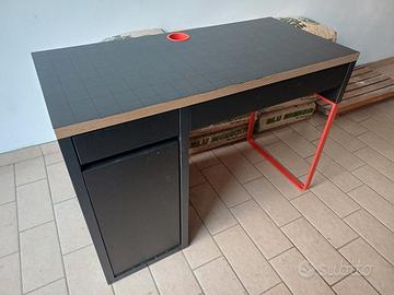 MICKE Scrivania ikea,antracite/rosso