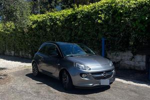 Opel Adam da riparare