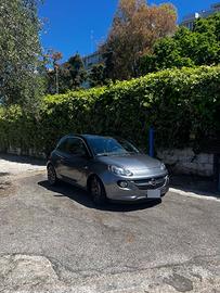 Opel Adam da riparare