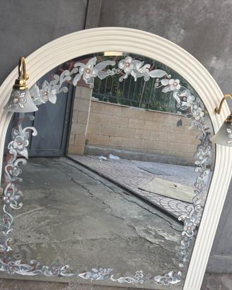 Specchio da bagno, con tutti i faretti dipinti